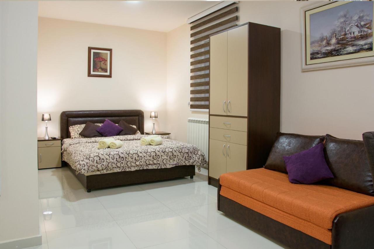 Guest House Centar Lux Becicherecul Mare Exterior foto